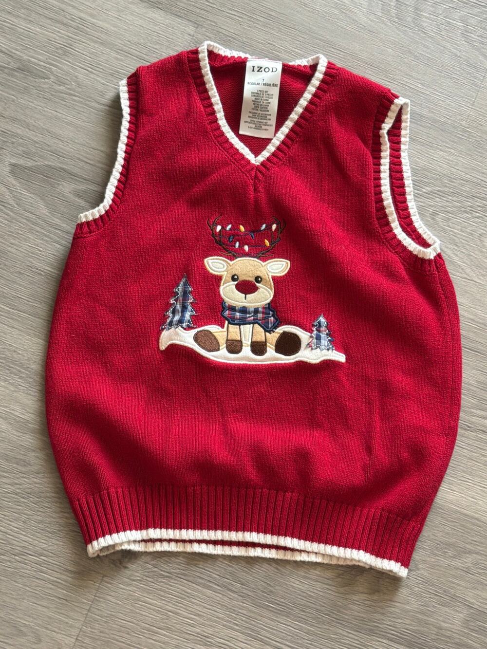 IZOD boys size 7 Christmas sweater vest
